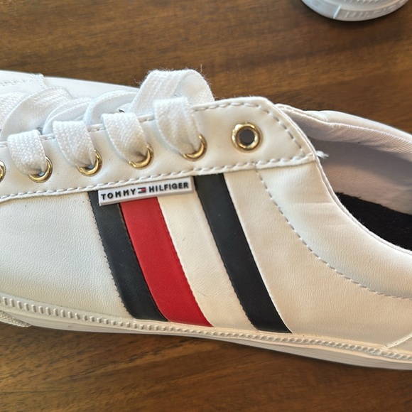 Tommy Hilfiger Sneakers size 9 - Picture 4 of 5